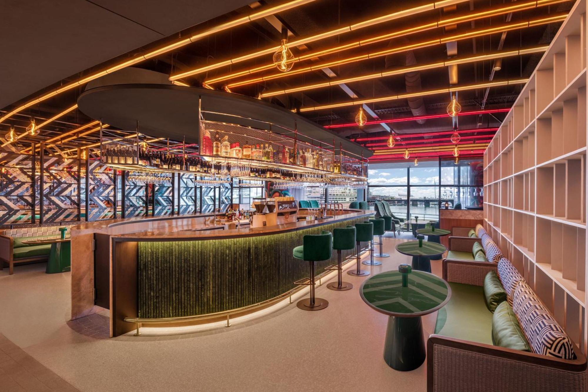 Hotel W Sydney Zewnętrze zdjęcie The bar at the Virgin Atlantic Clubhouse at Heathrow Airport